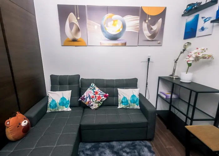 The Giggle Spot Cozy Makati Hideaway Pool & Gym 2270 *
