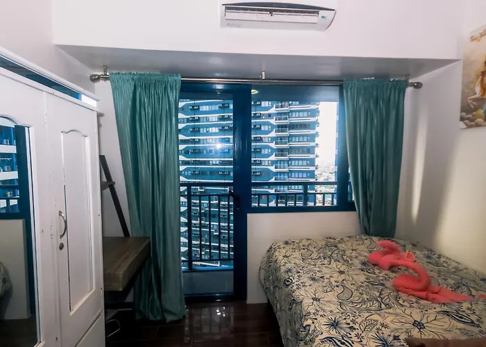The Giggle Spot Cozy Makati Hideaway Pool & Gym 2270 マニラ市