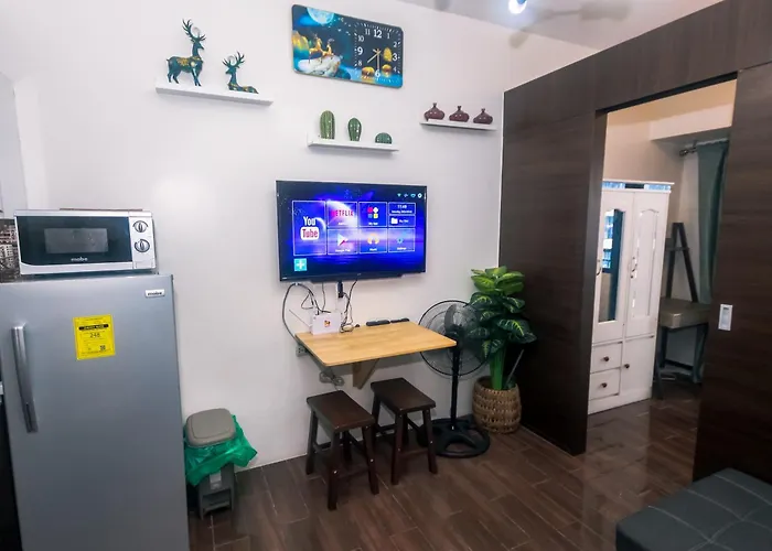 The Giggle Spot Cozy Makati Hideaway Pool & Gym 2270